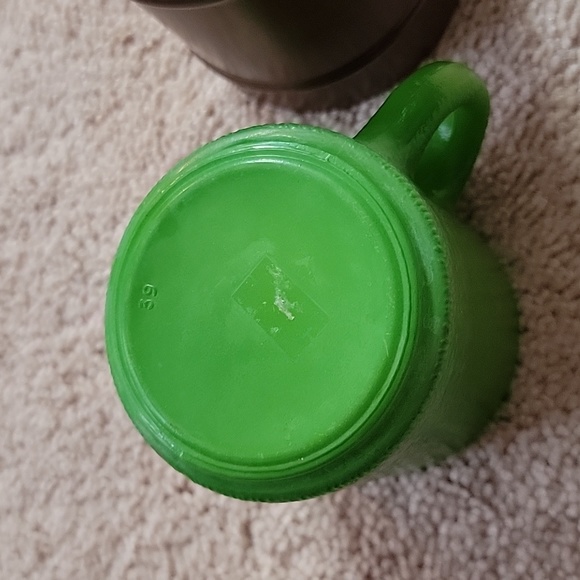 Vintage Set of 2 milk glass mugs - Picture 6 of 6